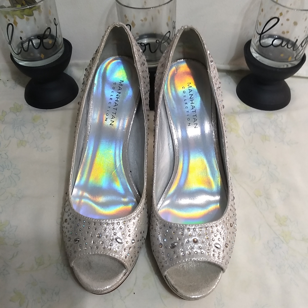 Manhattan Collection in Women's shoes Sz 8.5